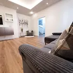 Ring48 Living - Modernes Wohnen Mit Wohlfuehlambiente Mitten Im Stadtzentrum - Vollausgestattete Kueche, Bad Mit Duschbadewanne, Parkplatz Apartamento *