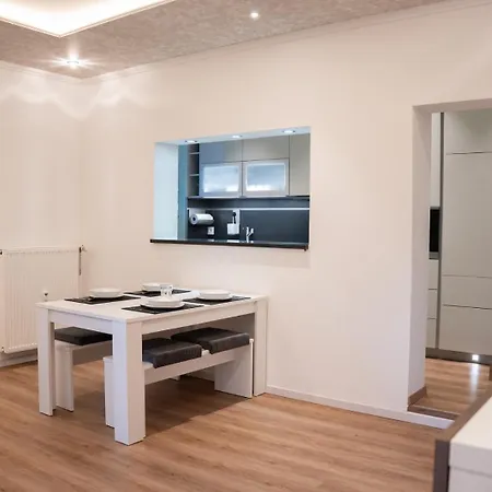Ring48 Living - Modernes Wohnen Mit Wohlfuehlambiente Mitten Im Stadtzentrum - Vollausgestattete Kueche, Bad Mit Duschbadewanne, Parkplatz Διαμέρισμα