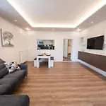 Ring48 Living - Modernes Wohnen Mit Wohlfuehlambiente Mitten Im Stadtzentrum - Vollausgestattete Kueche, Bad Mit Duschbadewanne, Parkplatz Bayreuth