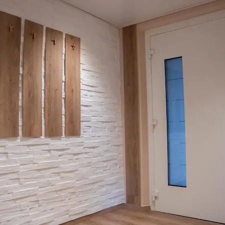 Ring48 Living - Modernes Wohnen Mit Wohlfuehlambiente Mitten Im Stadtzentrum - Vollausgestattete Kueche, Bad Mit Duschbadewanne, Parkplatz דירה באיירוט