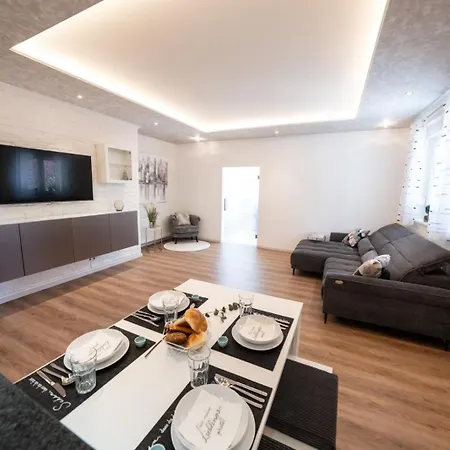 Ring48 Living - Modernes Wohnen Mit Wohlfuehlambiente Mitten Im Stadtzentrum - Vollausgestattete Kueche, Bad Mit Duschbadewanne, Parkplatz *