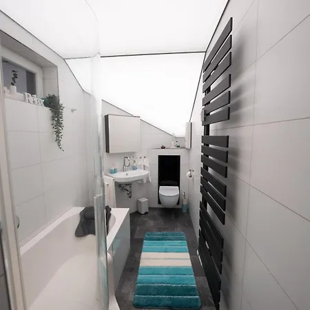 Ring48 Living - Modernes Wohnen Mit Wohlfuehlambiente Mitten Im Stadtzentrum - Vollausgestattete Kueche, Bad Mit Duschbadewanne, Parkplatz דירה באיירוט
