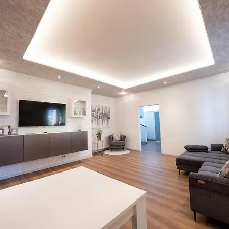 Ring48 Living - Modernes Wohnen Mit Wohlfuehlambiente Mitten Im Stadtzentrum - Vollausgestattete Kueche, Bad Mit Duschbadewanne, Parkplatz