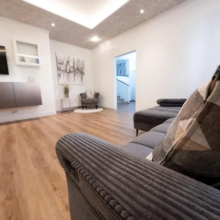 Ring48 Living - Modernes Wohnen Mit Wohlfuehlambiente Mitten Im Stadtzentrum - Vollausgestattete Kueche, Bad Mit Duschbadewanne, Parkplatz Appartement *