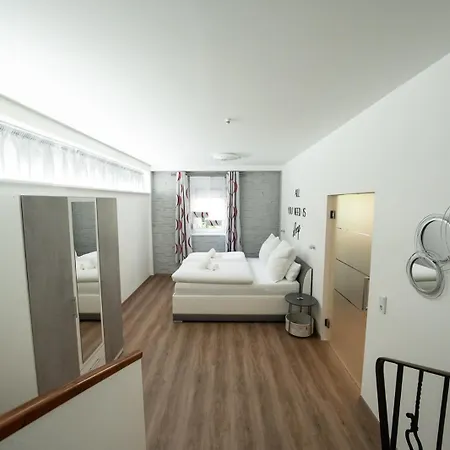 Ring48 Living - Modernes Wohnen Mit Wohlfuehlambiente Mitten Im Stadtzentrum - Vollausgestattete Kueche, Bad Mit Duschbadewanne, Parkplatz דירה באיירוט